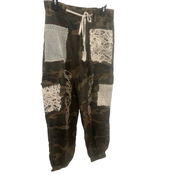 POL Pants - POL CAMO LACED JOGGER DETAIL
